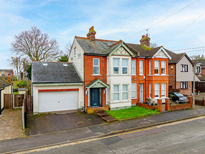 4 Bedroom Semi-Detached House For Sale In Gladstone Road, Hockley, SS5