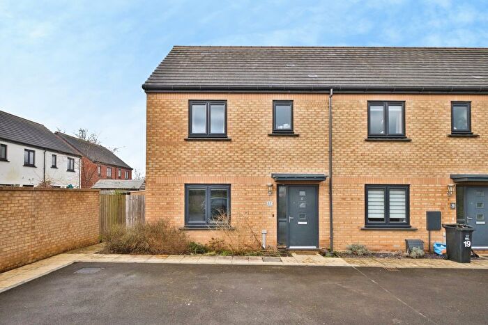 3 Bedroom End Terrace House For Sale In Bligh Bond Road, Glastonbury, Somerset, BA6