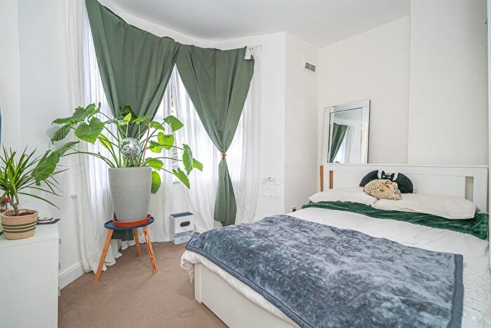 1 Bedroom Maisonette To Rent In Church Lane, N2