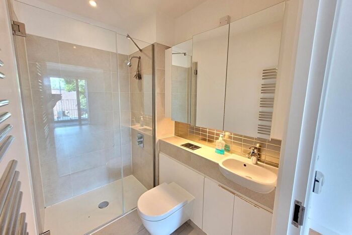2 Bedroom Flat To Rent In Croxted Road, West Dulwich, London, SE21