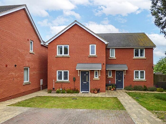 3 Bedroom Semi-Detached House For Sale In Oakley Close, Malvern, Worcestershire, WR14