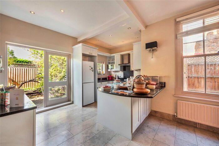 2 Bedroom Maisonette To Rent In Vicarage Gardens, East Sheen, SW14