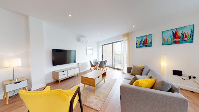 2 Bedroom Flat To Rent In Gloucester Avenue, London, NW1