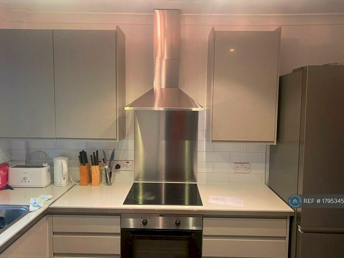 4 Bedroom Flat To Rent In President House, London, EC1V