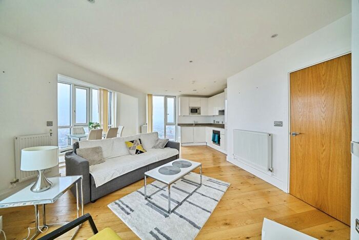 3 Bedroom Flat For Sale In High Street, London, E15