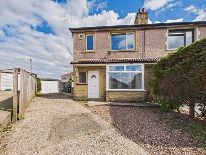 3 Bedroom Semi-Detached House For Sale In Westfield Crescent, Shipley, BD18