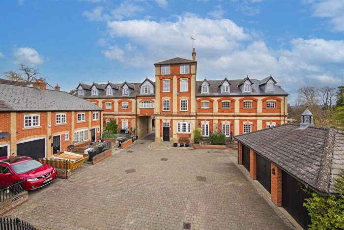 1 Bedroom Apartment For Sale In Swan Street, West Malling, Kent, ME19