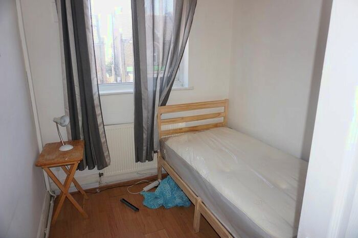 Studio To Rent In Ravenscroft Ave, Wembley HA9