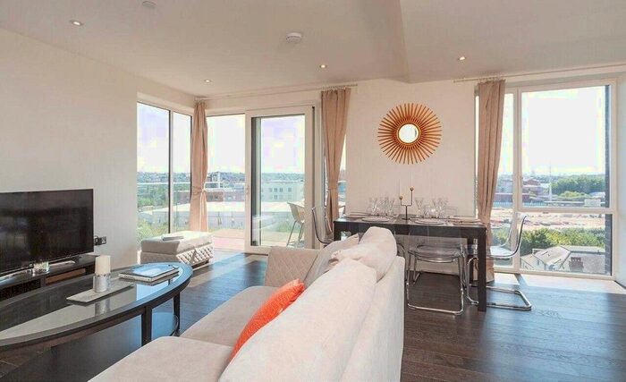 2 Bedroom Flat To Rent In Reminder Lane, Greenwich, SE10