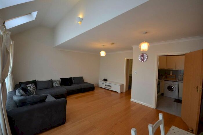 2 Bedroom Flat To Rent In Trinity Road, Tooting, London, SW17