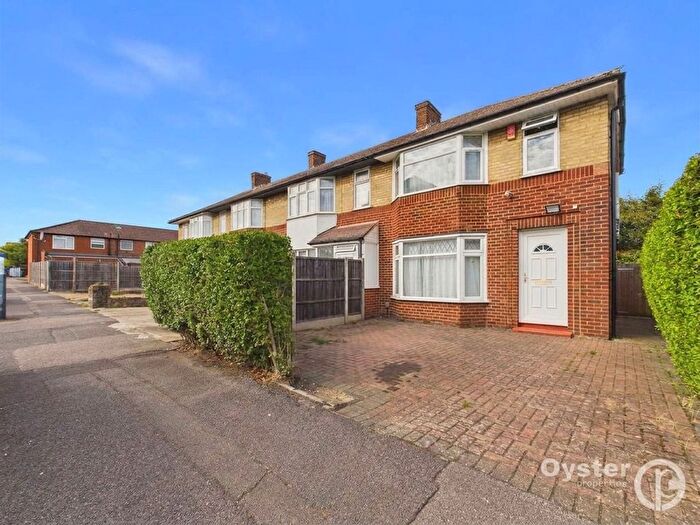 3 Bedroom End Of Terrace House For Sale In Wigton Gardens, Stanmore, HA7