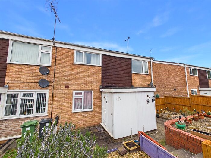 2 Bedroom Maisonette For Sale In Prestbury Close, Worcester, Worcestershire, WR4