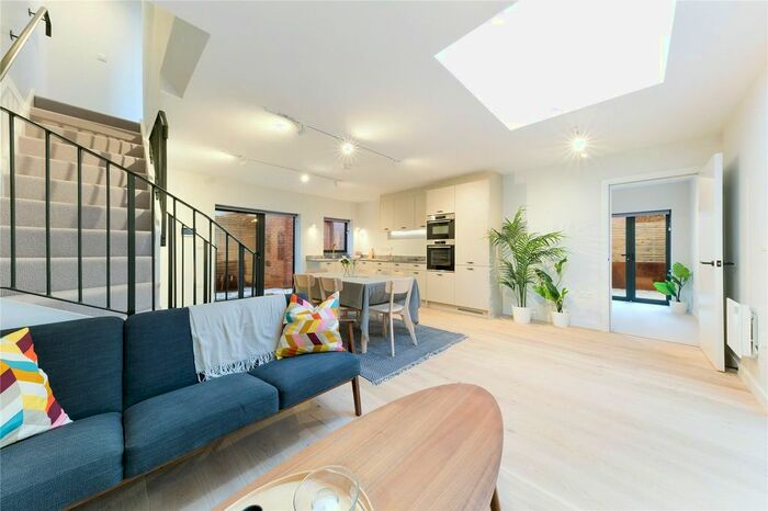 3 Bedroom Detached House To Rent In Marischal Road, London, SE13