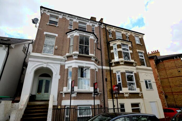 Flat To Rent In Maberley Road Upper Norwood, SE19