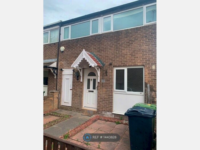 3 Bedroom End Of Terrace House To Rent In Barmston Way, Washington, NE38