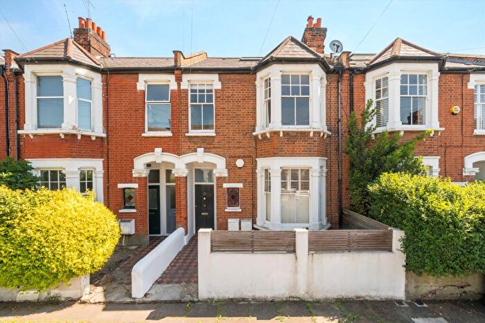 3 Bedroom Maisonette For Sale In Cambray Road, Balham, SW12