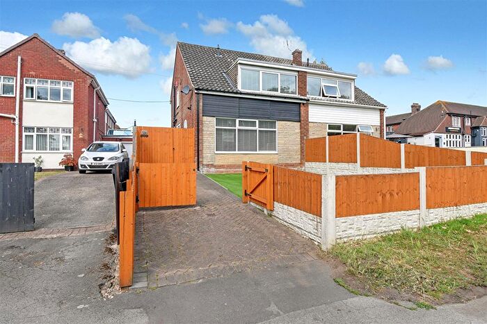 3 Bedroom Semi-detached House For Sale In Messingham Road, Scunthorpe, DN17