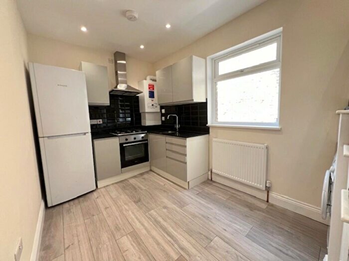2 Bedroom Apartment To Rent In Blackstock Road, London, N4