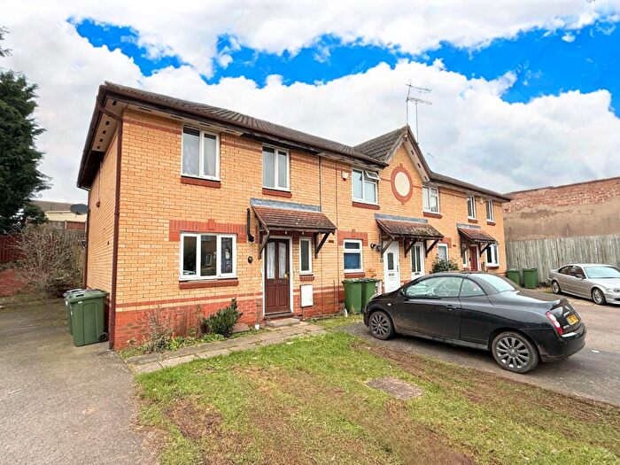 3 Bedroom End Of Terrace House For Sale In Cottage Farm Close, Braunstone, Leicester, LE3