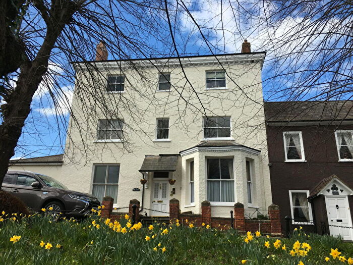 3 Bedroom Flat To Rent In High Street, Newnham, GL14