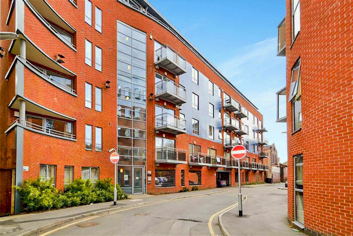 2 Bedroom Apartment To Rent In Ahlux House, City Centre, Leeds, LS2