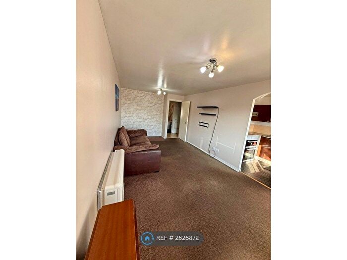 1 Bedroom Flat To Rent In Vickers Way, Hounslow, TW4
