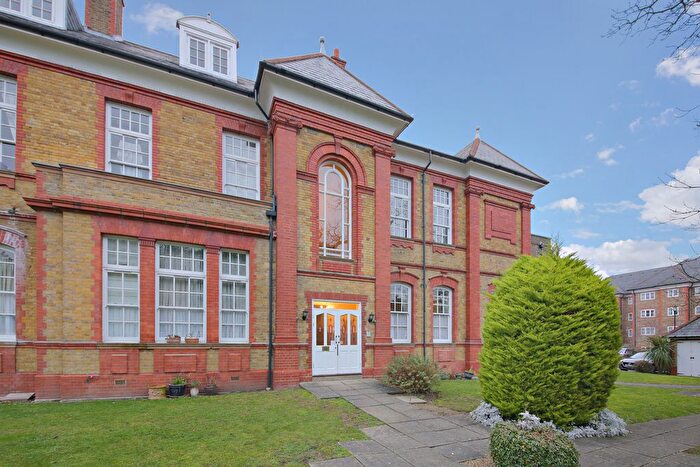 1 Bedroom Flat To Rent In Penrose House, Newsholme Drive, London, N21