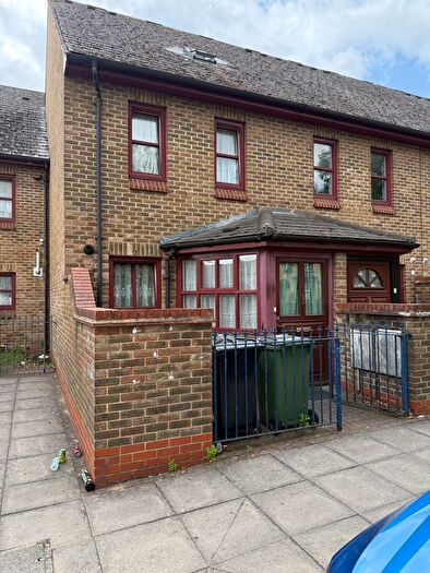 4 Bedroom Terraced House To Rent In Queens Road, Walthamstow, E17