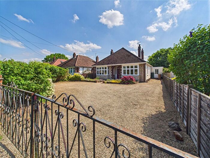 3 Bedroom Bungalow For Sale In London Road, Milton Common, Thame, Oxfordshire, OX9