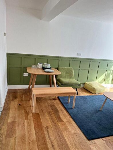 2 Bedroom Flat To Rent In Chelmsford Road, London, E11