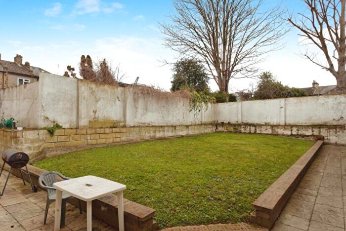 2 Bedroom Flat For Sale In Manbey Park Road, Barberry Court, E15