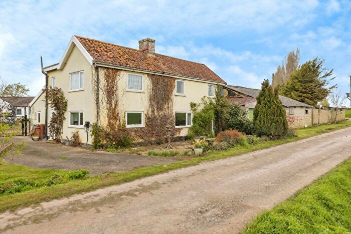 4 Bedroom Detached House For Sale In Penhill Road, Great Ellingham, Norfolk, NR17