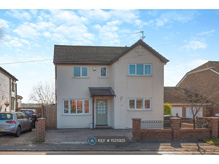 3 Bedroom Detached House To Rent In North Street, Winsdor, SL4
