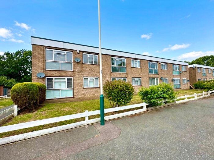 1 Bedroom Flat For Sale In Hamilton Drive, Romford, RM3