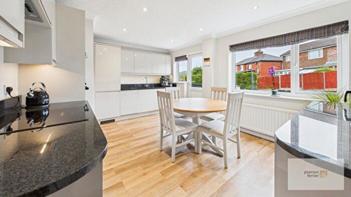 3 Bedroom Town House For Sale In Bolton Road North, Ramsbottom, Bury, BL0