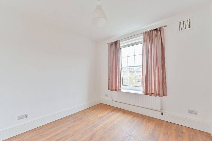 3 Bedroom Flat For Sale In Lohmann House, Oval, London, SE11