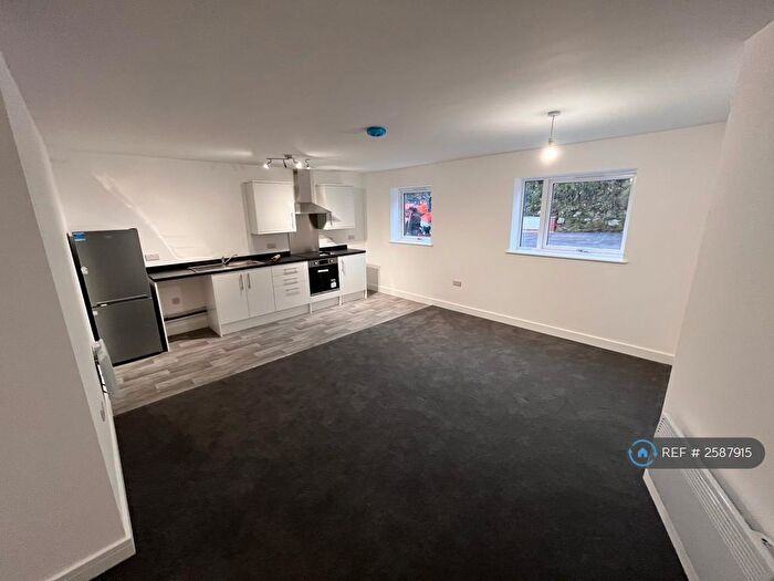 2 Bedroom Flat To Rent In Shelford Road, Nottingham, NG4