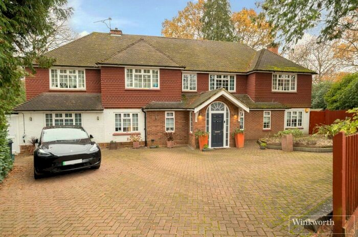 6 Bedroom Detached House To Rent In Lime Avenue, Camberley, GU15
