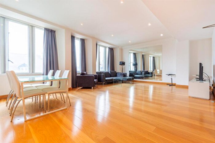 2 Bedroom Apartment To Rent In Grainger Street, City Centre, NE1