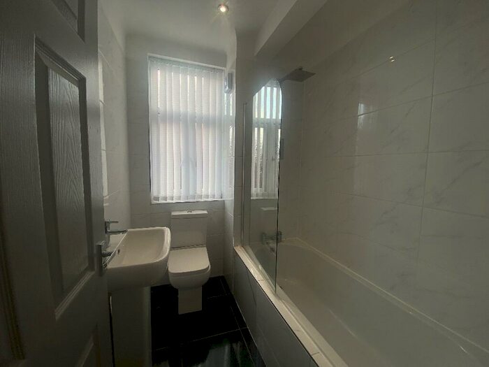 2 Bedroom Apartment To Rent In Edge Grove, Liverpool, Merseyside, L7