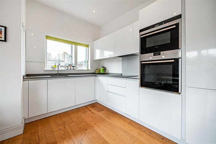 2 Bedroom Flat For Sale In Clarence Walk, Clapham, SW4