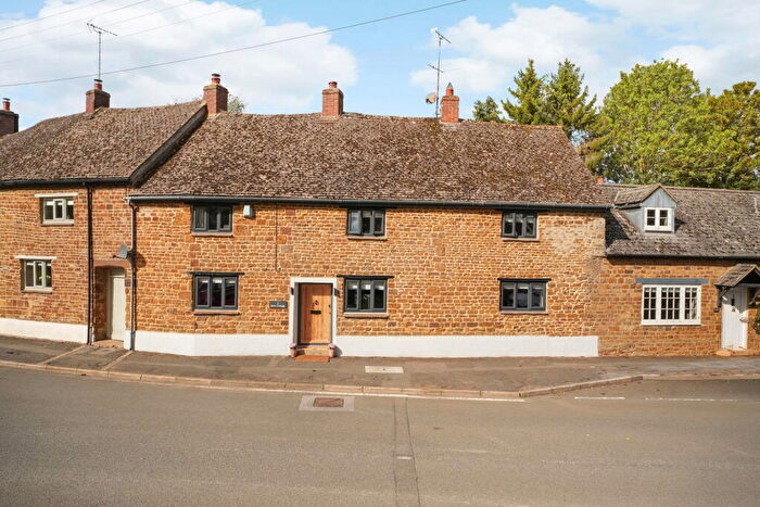 3 Bedroom Cottage For Sale In Chipping Warden, Banbury, OX17