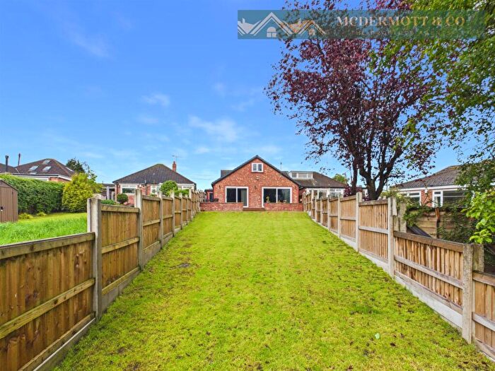 4 Bedroom Semi-Detached Bungalow For Sale In Willows Drive, Failsworth, M35