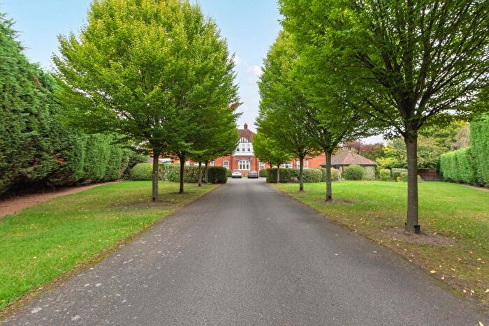 2 Bedroom Apartment For Sale In Redwood Close, Sidcup, DA15