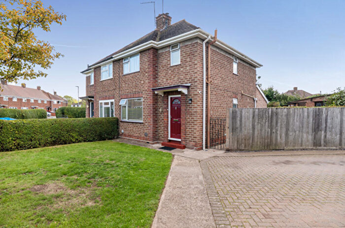 3 Bedroom Semi-Detached House For Sale In Birch Grove, Hereford, Herefordshire, HR2