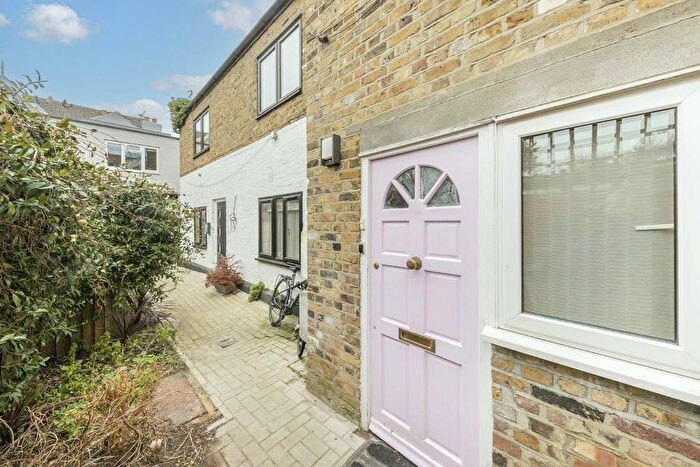 1 Bedroom Flat To Rent In Earlsfield Road, Earlsfield, SW18