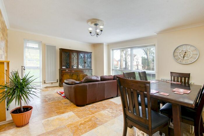 3 Bedroom Flat To Rent In Hermitage Road, Edgbaston, Birmingham, B15