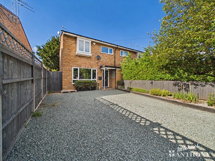 3 Bedroom Semi-Detached House For Sale In Churchill Road, Leighton Buzzard, LU7