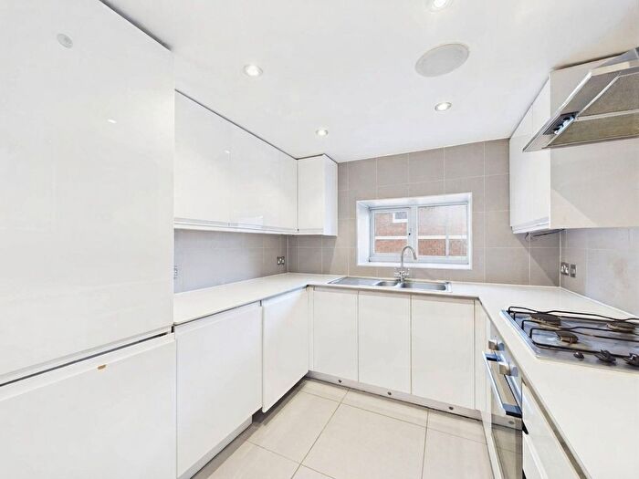 2 Bedroom Flat To Rent In Sterling House, London Street, Chertsey, Surrey, KT16