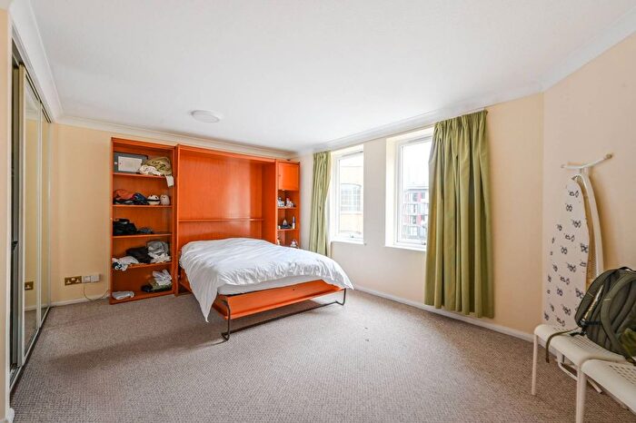 Studio To Rent In Back Church Lane, Aldgate, London, E1